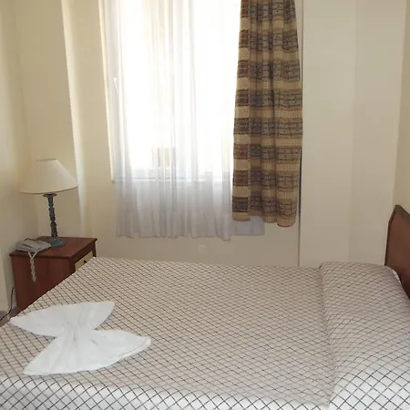 Hotel apartamentowy Myra Side