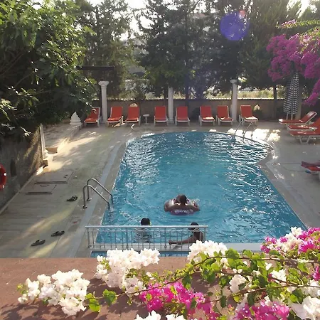 Myra Hotel apartamentowy Side