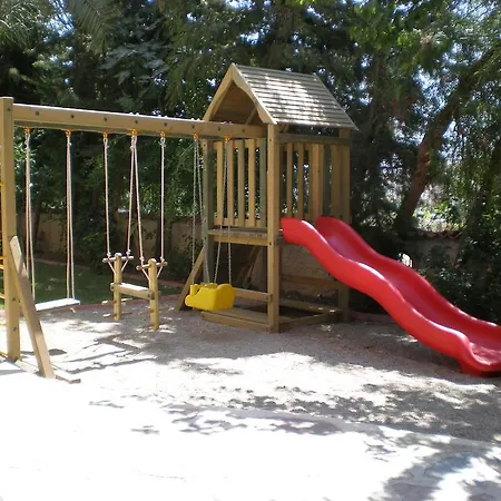 Hotel apartamentowy Myra 2*