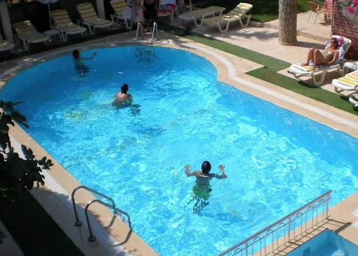 Aparthotel Myra 2*